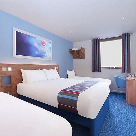 Travelodge Harlow Bagian luar foto