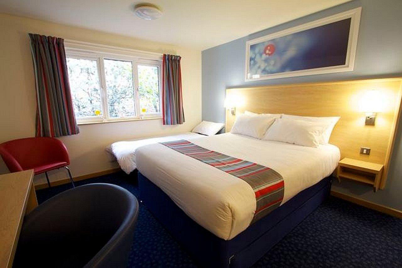 Travelodge Harlow Bagian luar foto